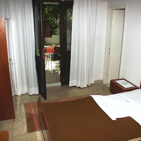 Rooms By The Sea Jelsa, Hvar - 127 Gostinjska kuća Jelsa (Hvar)